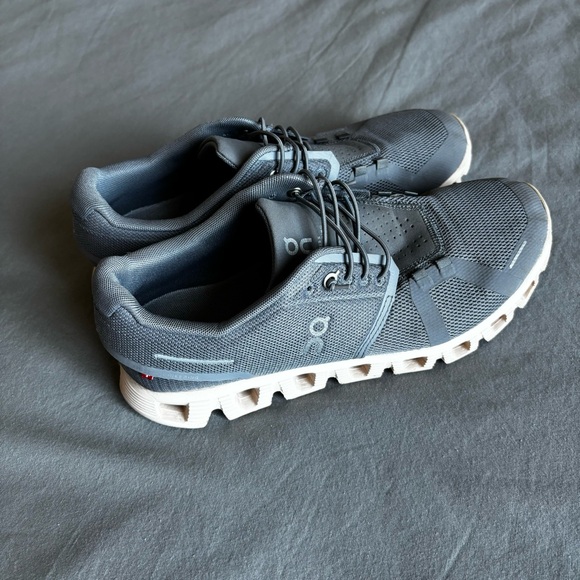 Women’s On Cloud size 9.5 (Zinc/Shell) - Picture 6 of 6